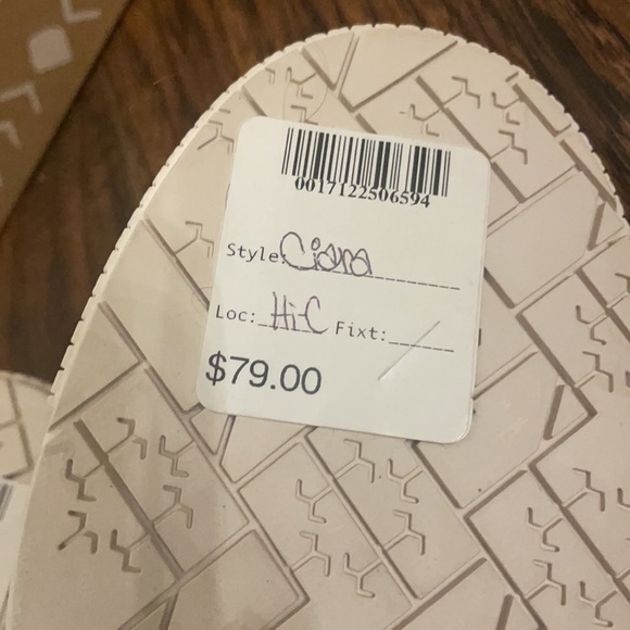 NWT!! Zodiac Ciara Slip on, size 6 - Picture 9 of 9